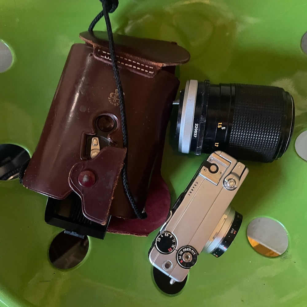 1940’s video camera in leather case / 1960’s color photo camera / vintage lense - Picture 4 of 16